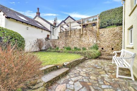 Front Courtyard Lawn