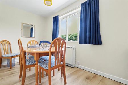 Dining Room/Bed 3