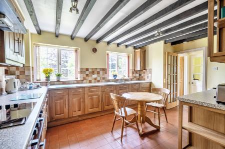 1295211-40-683a01...