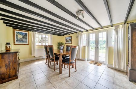 1295211-14-683a00...