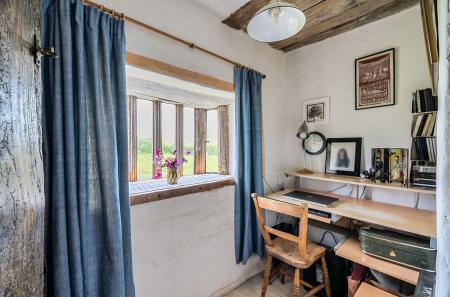 1298578-28-683f42...