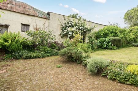 1298578-5-683f420...