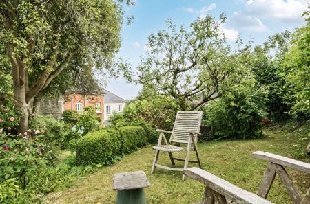 1298578-7-683f420...