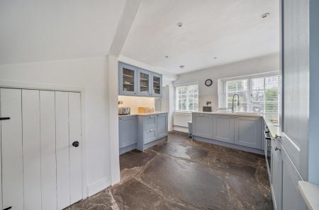 1346509-10-68b6ff...