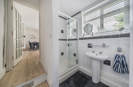 1346509-20-68b6ff...