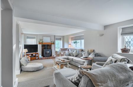 1383937-15-691f3d...