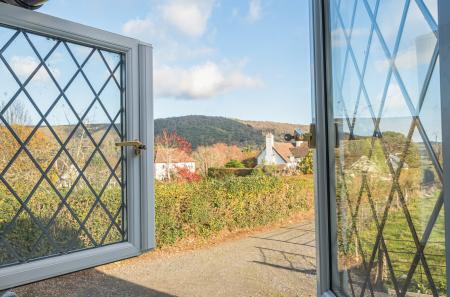 1383937-25-691f3d...