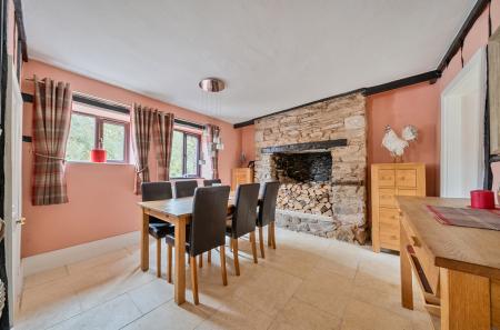 1397625-12-696912...