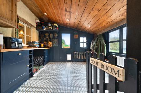 1407811-5-698b754...