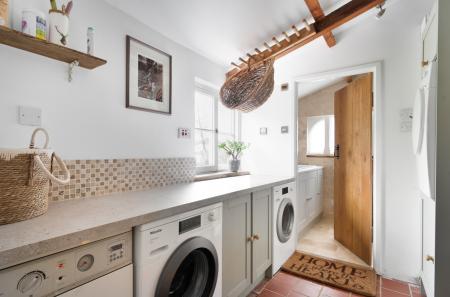 1407811-26-698b76...