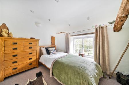 1407811-15-698b75...