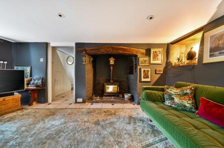 1407811-19-698b76...