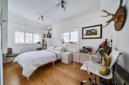 1416868-24-6998b4...