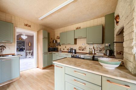 1416856-5-6998af5...