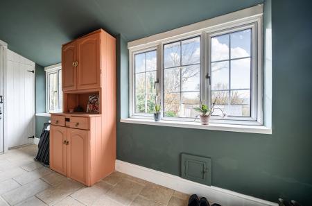 1416856-7-6998af9...