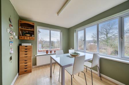 1416856-9-6998afd...