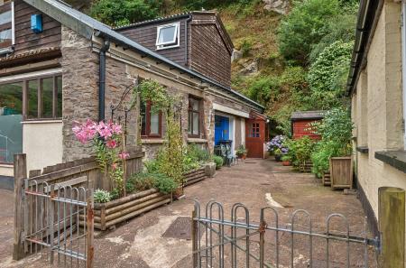 1330551-14-688a62...