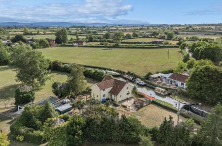 1334511-8-689f3b5...