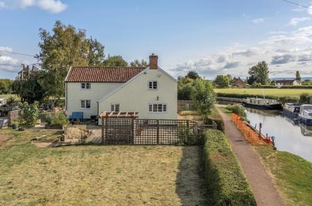 1334511-16-689f3b...