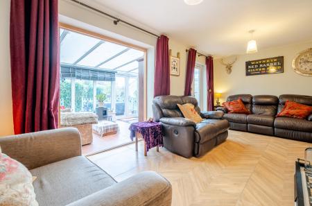 1375172-7-6909dcc...