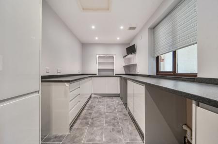 1387220-7-693af19...