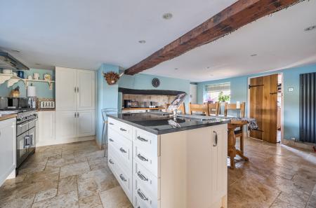 1386146-18-695d18...