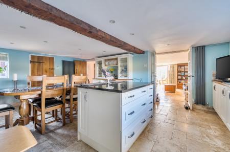 1386146-19-695d18...