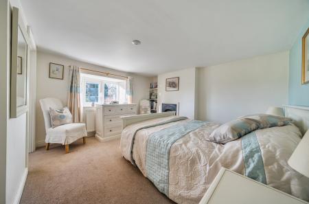 1386146-9-695d170...