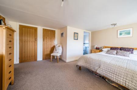 1386146-7-695d16a...