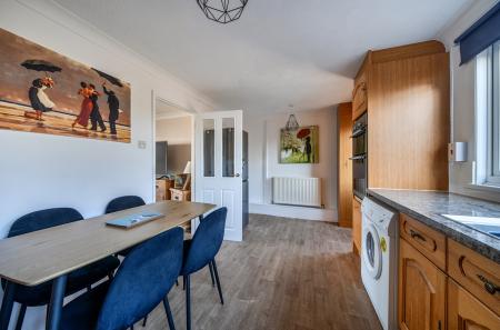 1394803-4-695e61a...