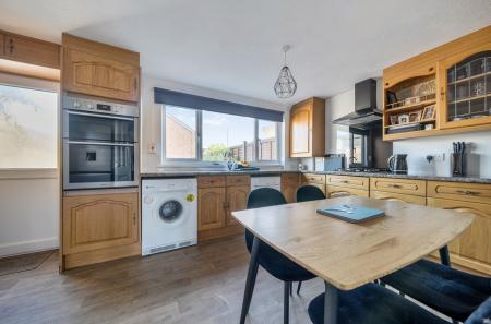 1394803-6-695e61f...