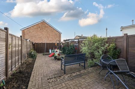 1394803-2-695e616...