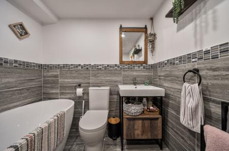 1408115-12-6984d0...