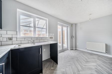 1438797-8-69dd336...