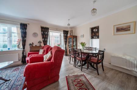 1407823-2-6986204...