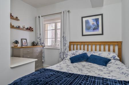 1408115-13-6984d0...