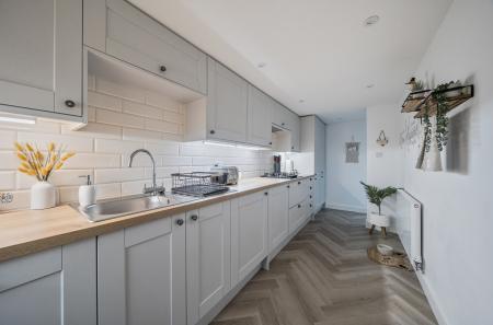 1408115-4-6984cf6...