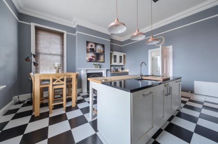 1397224-7-696a815...