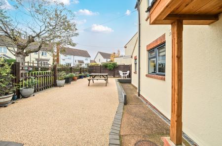 1375172-8-6909efe...