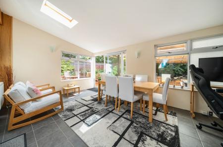 1355189-7-68c80ee...