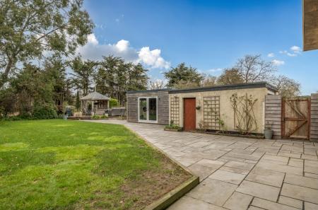 1434277-5-69c2c2c...