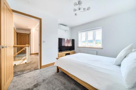 1330375-10-688d79...