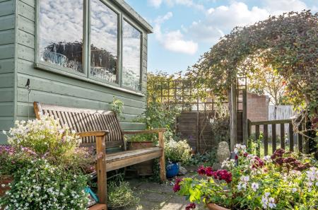 1371097-9-68f8aa1...