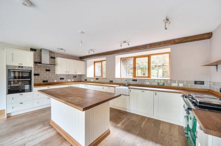 1370632-5-68ff9cc...