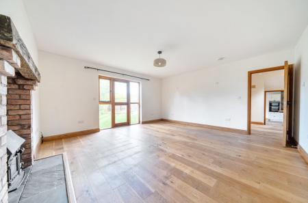 1370632-7-68ff9d2...