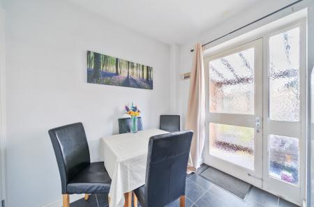 1387709-8-693c209...