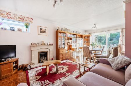 1387552-18-693047...