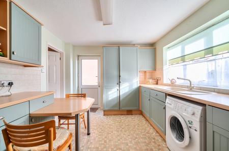 1406119-3-697a110...