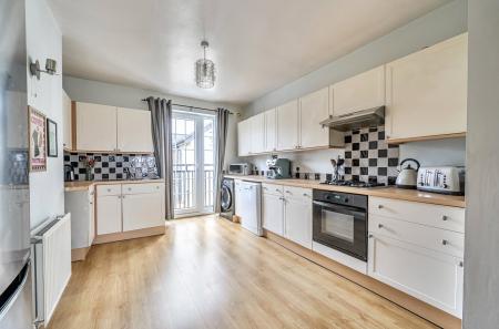 1405930-16-698202...