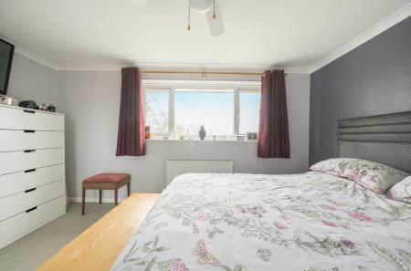 1410234-5-698625b...